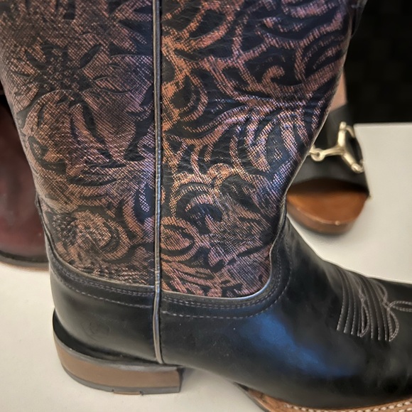 ARIAT Women’s Fiona square toe western boot in midnight/black floral - Picture 4 of 10